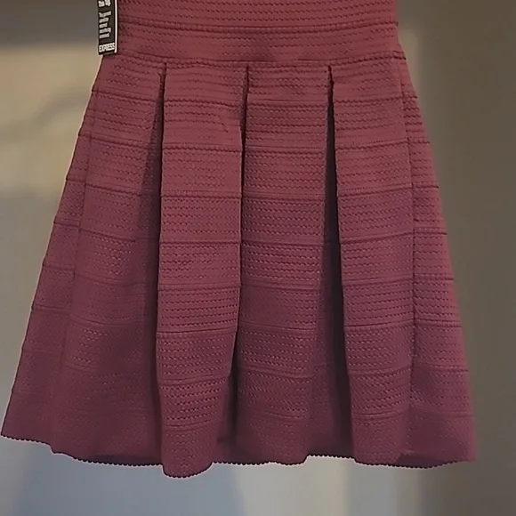 Express Strapless Sweetheart Pleated Skater Dress Maroon Wine NWT Size M - Picture 15 of 17